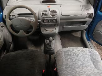 Renault Twingo Twingo (C06) Hatchback 3-drs 1.2 16V (D4F-708) [55kW]  (10-2003/05-200=
7) picture 11