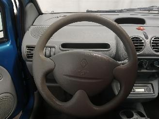 Renault Twingo Twingo (C06) Hatchback 3-drs 1.2 16V (D4F-708) [55kW]  (10-2003/05-200=
7) picture 18