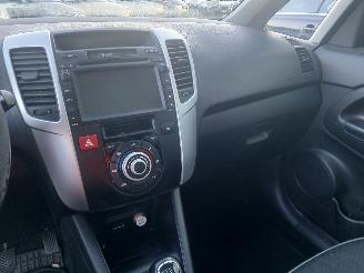 Kia Venga Venga MPV 1.4 CVVT 16V (G4FA) [66kW]  (02-2010/03-2019) picture 13