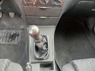 Toyota Corolla Corolla (E12) Hatchback 1.6 16V VVT-i (3ZZFE) [81kW]  (01-2002/12-2006=
) picture 17