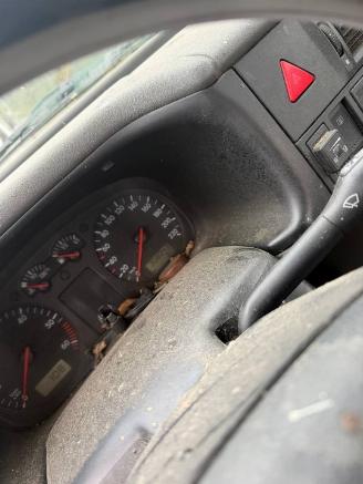 Volkswagen Transporter Transporter/Caravelle T4 Bus 2.5i (AVT) [85kW]  (08-1996/04-2003) picture 2