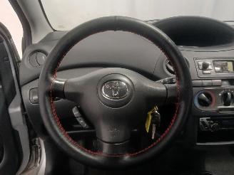 Toyota Yaris Yaris (P1) Hatchback 1.3 16V VVT-i (2SZFE) [64kW]  (04-2002/09-2005) picture 18