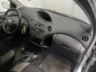 Toyota Yaris Yaris (P1) Hatchback 1.3 16V VVT-i (2SZFE) [64kW]  (04-2002/09-2005) picture 8