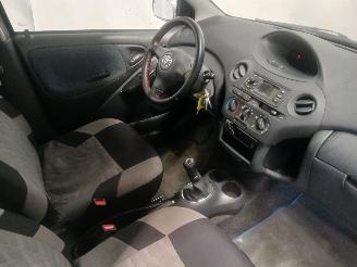 Toyota Yaris Yaris (P1) Hatchback 1.3 16V VVT-i (2SZFE) [64kW]  (04-2002/09-2005) picture 9