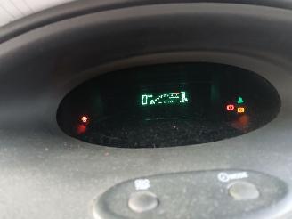 Toyota Yaris Yaris (P1) Hatchback 1.3 16V VVT-i (2SZFE) [64kW]  (04-2002/09-2005) picture 2