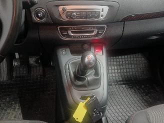 Renault Scenic Grand Scénic III (JZ) MPV 1.2 16V TCe 115 (H5F-400(H5F-A4)) [85kW]  =
(04-2012/12-2016) picture 16