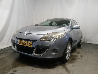 Vaurioauto  passenger cars Renault Mégane Megane III Berline (BZ) Hatchback 5-drs 1.6 16V (K4M-858(K4M-R8)) [81k=
W]  (10-2008/03-2017) 2008/11