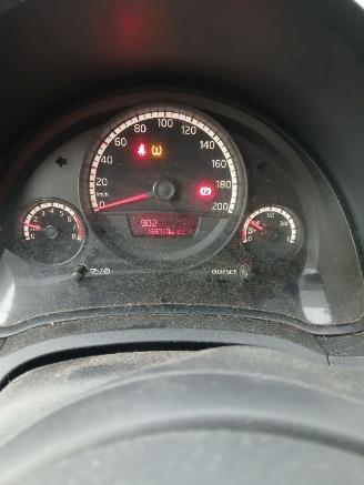 Volkswagen Up! Up! (121) Hatchback 1.0 12V 60 (CHYA) [44kW]  (08-2011/08-2020) picture 2