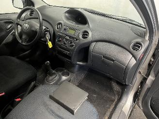 Toyota Yaris Yaris (P1) Hatchback 1.3 16V VVT-i (2SZFE) [64kW]  (04-2002/09-2005) picture 7