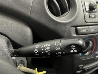 Toyota Yaris Yaris (P1) Hatchback 1.3 16V VVT-i (2SZFE) [64kW]  (04-2002/09-2005) picture 14