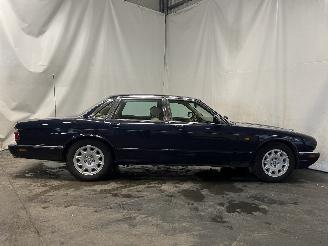 Jaguar XJ XJ8 (X308) Sedan 3.2 V8 32V Executive,Sport (AC) [174kW]  (07-1997/05-=
2003) picture 7