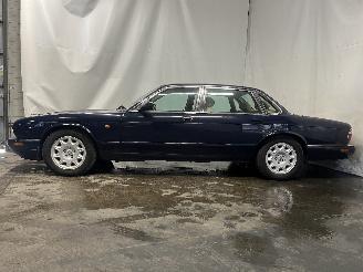 Jaguar XJ XJ8 (X308) Sedan 3.2 V8 32V Executive,Sport (AC) [174kW]  (07-1997/05-=
2003) picture 4