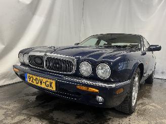 Voiture accidenté Jaguar XJ XJ8 (X308) Sedan 3.2 V8 32V Executive,Sport (AC) [174kW]  (07-1997/05-=
2003) 2000/2