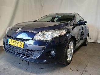 uszkodzony samochody osobowe Renault Mégane Megane III Grandtour (KZ) Combi 5-drs 2.0 16V CVT (M4R-F713) [103kW]  =
(05-2009/02-2016) 2010/10
