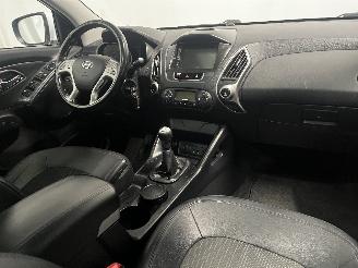Hyundai Ix35 iX35 (LM) SUV 2.0 16V (G4KD) [120kW]  (01-2010/08-2013) picture 13