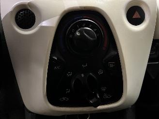 Peugeot 108 108 Hatchback 1.0 12V (1KRFE(CFB)) [51kW]  (05-2014/...) picture 18