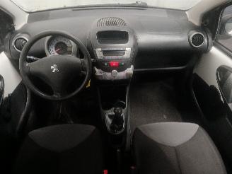 Peugeot 107 107 Hatchback 1.0 12V (384F(1KR)) [50kW]  (06-2005/05-2014) picture 11