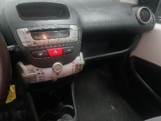 Peugeot 107 107 Hatchback 1.0 12V (384F(1KR)) [50kW]  (06-2005/05-2014) picture 15