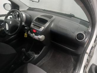 Peugeot 107 107 Hatchback 1.0 12V (384F(1KR)) [50kW]  (06-2005/05-2014) picture 8