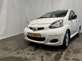 uszkodzony samochody osobowe Toyota Aygo Aygo (B10) Hatchback 1.0 12V VVT-i (1KR-FE) [50kW]  (07-2005/05-2014) 2012/1