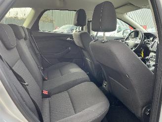 Ford Focus Focus 3 Wagon Combi 1.0 Ti-VCT EcoBoost 12V 125 (M1DA(Euro 5)) [92kW] =
 (02-2012/05-2018) picture 9