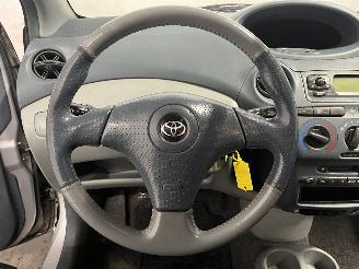 Toyota Yaris Yaris (P1) Hatchback 1.3 16V VVT-i (2SZFE) [63kW]  (08-1999/11-2005) picture 15