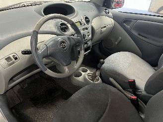 Toyota Yaris Yaris (P1) Hatchback 1.3 16V VVT-i (2SZFE) [63kW]  (08-1999/11-2005) picture 13