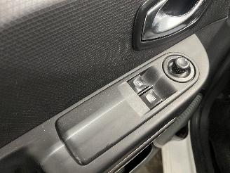 Renault Clio Clio IV Estate/Grandtour (7R) Combi 5-drs 1.5 Energy dCi 90 FAP (K9K-6=
08(K9K-B6)) [66kW]  (11-2012/08-2021) picture 20