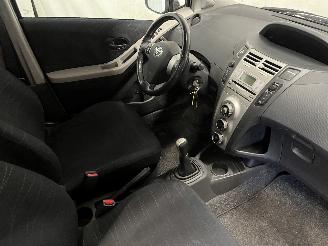 Toyota Yaris Yaris II (P9) Hatchback 1.3 16V VVT-i (2SZFE) [64kW]  (08-2005/11-2010=
) picture 11