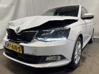 Damaged car Skoda Fabia Fabia III Combi (NJ5) Combi 5-drs 1.0 12V Greentech (CHYB) [55kW]  (10=
-2014/12-2022) 2018/4