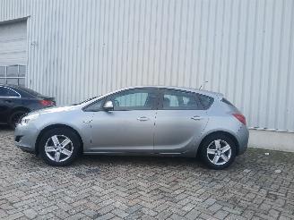 Opel Astra Astra J (PC6/PD6/PE6/PF6) Hatchback 5-drs 1.4 Turbo 16V (A14NET(Euro 5=
)) [103kW]  (12-2009/10-2015) picture 4