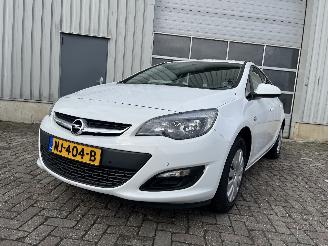 uszkodzony samochody osobowe Opel Astra Astra J Sports Tourer (PD8/PE8/PF8) Combi 1.6 CDTI 16V (B16DTL) [81kW]=
  (02-2014/04-2016) 2016/1