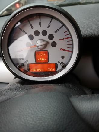Mini Mini Mini (R56) Hatchback 1.4 16V One (N12-B14A) [70kW]  (11-2006/03-2010) picture 2
