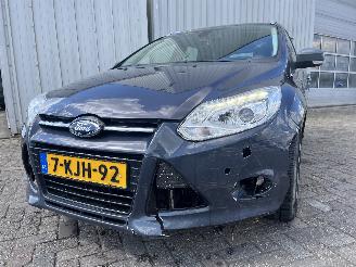 Voiture accidenté Ford Focus Focus 3 Wagon Combi 1.6 TDCi ECOnetic (NGDB) [77kW]  (05-2012/05-2018)= 2013/5