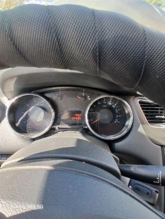 Peugeot 5008 5008 I (0A/0E) MPV 1.6 VTI 16V (EP6(5FW)) [88kW]  (09-2009/03-2017) picture 2