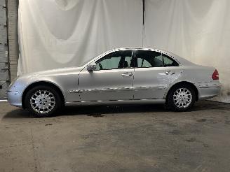 Mercedes E-klasse E (W211) Sedan 2.6 E-240 V6 18V (M112.913) [130kW]  (03-2002/12-2008) picture 4