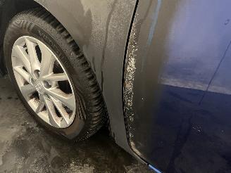 Toyota Auris Auris (E18) Hatchback 5-drs 1.8 16V Hybrid (2ZRFXE) [100kW]  (10-2012/=
03-2019) picture 11