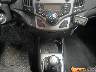 Hyundai I-30 i30 (FD) Hatchback 1.4 CVVT 16V (G4FA) [80kW]  (10-2007/11-2011) picture 16