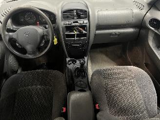 Hyundai Santa Fe Santa Fe I SUV 2.4 16V 4x4 (G4JS) [107kW]  (02-2001/02-2006) picture 15