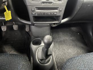 Toyota Yaris Yaris (P1) Hatchback 1.3 16V VVT-i (2SZFE) [64kW]  (04-2002/09-2005) picture 19