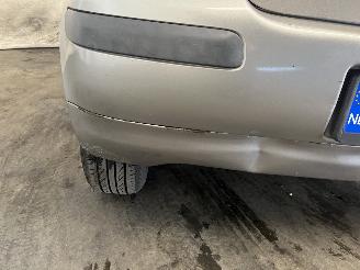 Toyota Yaris Yaris (P1) Hatchback 1.3 16V VVT-i (2SZFE) [64kW]  (04-2002/09-2005) picture 9