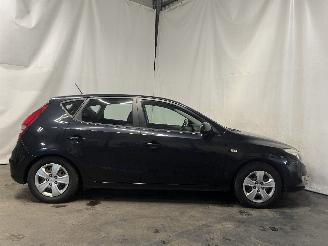 Hyundai I-30 i30 (FD) Hatchback 1.4 CVVT 16V (G4FA) [80kW]  (10-2007/11-2011) picture 7