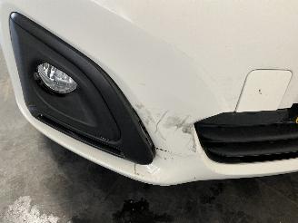 Peugeot 108 108 Hatchback 1.0 12V (1KRFE(CFB)) [51kW]  (05-2014/...) picture 9