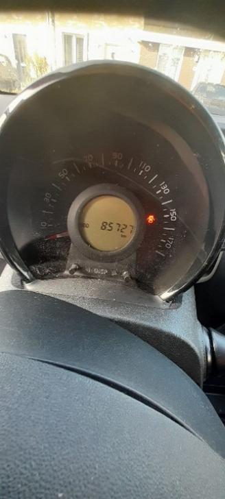 Peugeot 108 108 Hatchback 1.0 12V (1KRFE(CFB)) [51kW]  (05-2014/...) picture 2