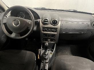 Dacia Sandero Sandero I (BS) Hatchback 1.6 (K7M-710) [64kW]  (06-2008/12-2012) picture 11