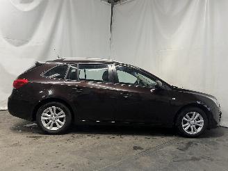 Daewoo Cruze Cruze SW (308) Combi 1.4 Turbo 16V (A14NET(Euro 5)) [103kW]  (08-2012/=
12-2015) picture 7