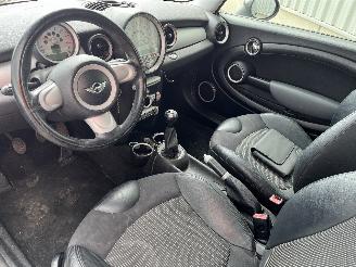 Mini Clubman Clubman (R55) Combi 1.6 16V Cooper (N12-B16A) [88kW]  (10-2007/12-2013=
) picture 8