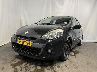 Vaurioauto  passenger cars Renault Clio Clio III (BR/CR) Hatchback 1.5 dCi FAP (K9K-770(K9K-67)) [65kW]  (08-2=
010/12-2014) 2011/8