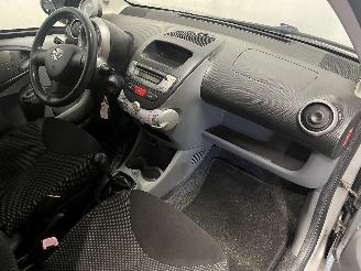 Toyota Aygo Aygo (B10) Hatchback 1.0 12V VVT-i (1KR-FE) [50kW]  (07-2005/05-2014) picture 13