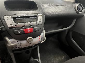 Toyota Aygo Aygo (B10) Hatchback 1.0 12V VVT-i (1KR-FE) [50kW]  (07-2005/05-2014) picture 21
